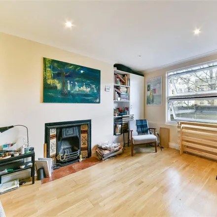 Rent this studio apartment on Goldhawk Road in London, W12 8DZ