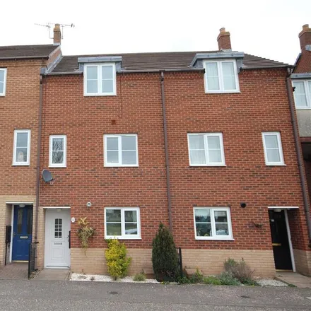 Rent this 3 bed townhouse on Cypress Way in Nuneaton, CV10 0LG