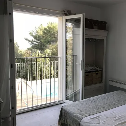 Rent this 4 bed house on 83400 Hyères
