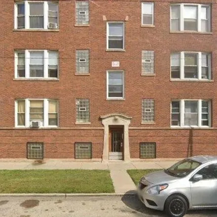 Rent this 1 bed apartment on 506-514 East 70th Street in Chicago, IL 60637