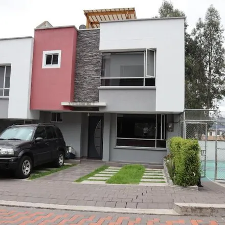 Buy this 4 bed house on Rico Fried Chicken in Avenida Juan Molineros, 170307