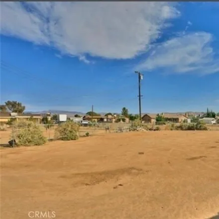 Image 5 - 21383 Ottawa Road, Apple Valley, CA 92308, USA - House for sale