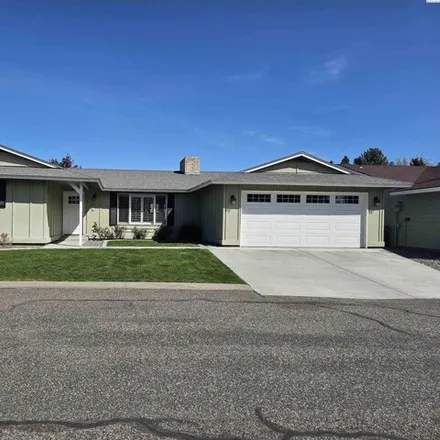 Rent this 3 bed house on 347 Driftwood Court in Richland, WA 99354