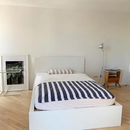 Rent this 1 bed apartment on Maximilian-Wetzger-Straße 2 in 80636 Munich, Germany