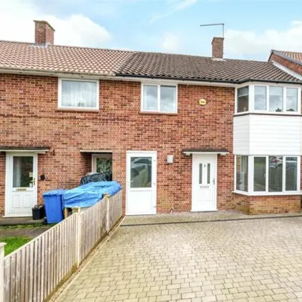 Buy this 3 bed townhouse on Wilwood Road in Bracknell, RG42 1SF