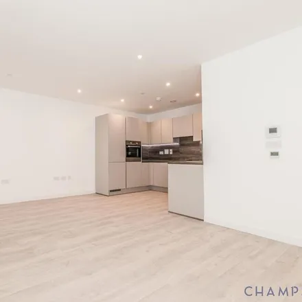 Image 4 - Lakeview, Moorhen Drive, The Hyde, London, NW9 7FF, United Kingdom - Apartment for rent