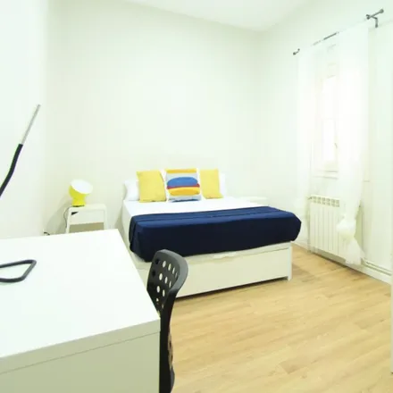 Rent this 6 bed room on Madrid in Calle de Goya, 19