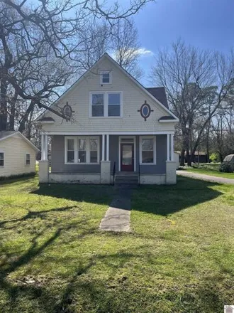 Buy this 4 bed house on 3126 Madison Street in Paducah, KY 42001