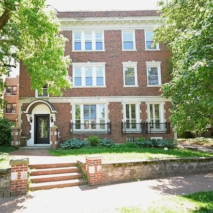 Rent this 3 bed condo on 6252 Rosebury Avenue in St. Louis, MO 63105