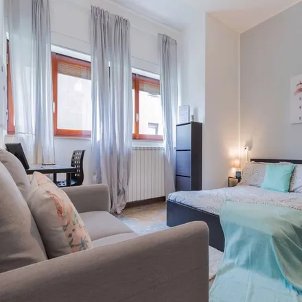 Rent this 4 bed room on Via Francesco De Sanctis in 69, 20141 Milan MI