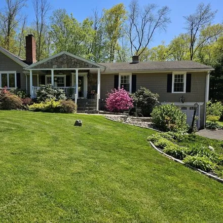 Rent this 3 bed house on 27 Wilson Dr in Oxford, Connecticut