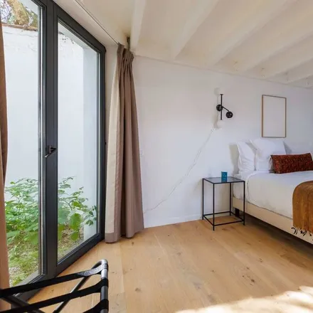 Rent this 3 bed apartment on Royal Museums of Fine Arts of Belgium in Rue de la Régence - Regentschapsstraat, 1000 Brussels