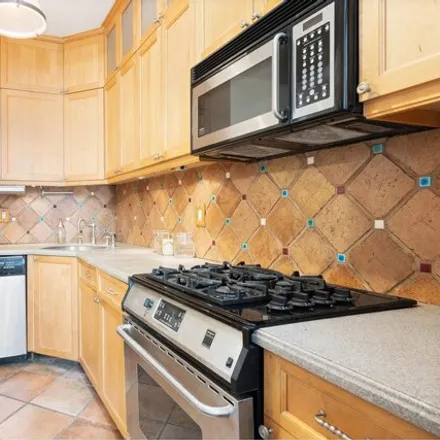 Image 3 - 261 West 22nd Street, New York, NY 10011, USA - Apartment for sale