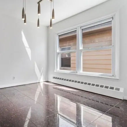 Image 5 - 1811 East 92nd Street, New York, NY 11236, USA - House for rent