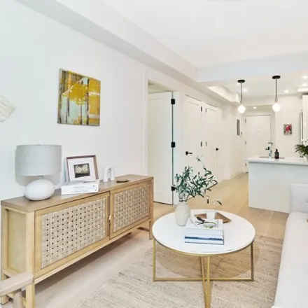 Image 2 - 323 East 53rd Street, New York, NY 10022, USA - Condo for sale