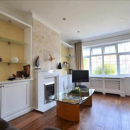 Image 2 - 15 Chase Side Avenue, London, SW20 8LU, United Kingdom - Apartment for rent