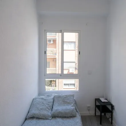 Rent this 5 bed room on Carrer del Poeta Monmeneu in 12, 46009 Valencia