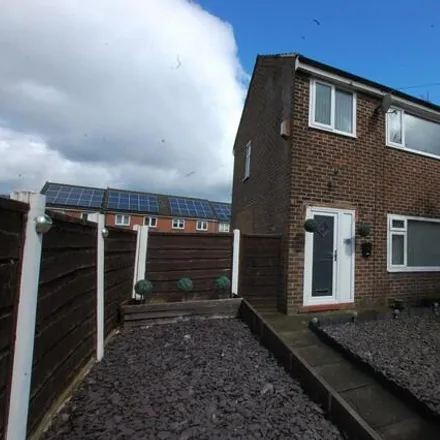 Rent this 2 bed duplex on unnamed road in Chadderton, OL9 8JN