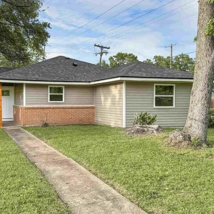 Buy this 3 bed house on 87 North 23rd Street in Beaumont, TX 77707
