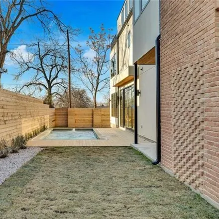 Image 3 - 1903 College Row, Austin, TX 78702, USA - House for sale