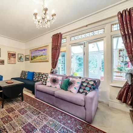 Image 3 - Queens Park, Queens Park Road, Caterham on the Hill, CR3 5RB, United Kingdom - House for sale