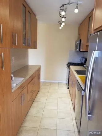 Image 7 - 2171 Center Avenue, Linwood, Fort Lee, NJ 07024, USA - Condo for sale