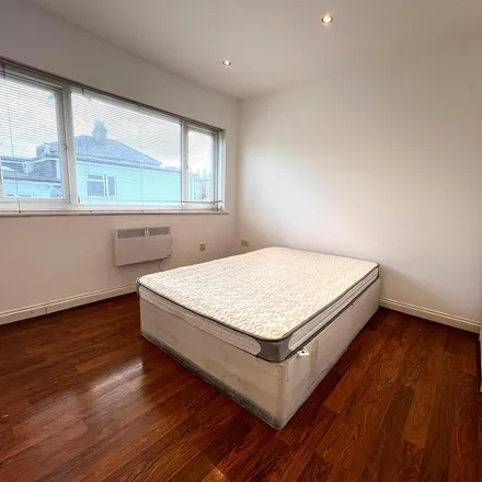 Image 5 - Florence Street, London, NW4 1QH, United Kingdom - Apartment for rent