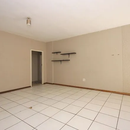 Image 2 - 2nd Avenue, Johannesburg Ward 70, Roodepoort, 2709, South Africa - Apartment for rent