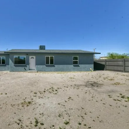 Buy this 3 bed house on 952 West Pennsylvania Drive in Tucson, AZ 85714