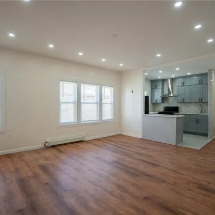 Image 5 - 1339 East 15th Street, New York, NY 11230, USA - House for rent