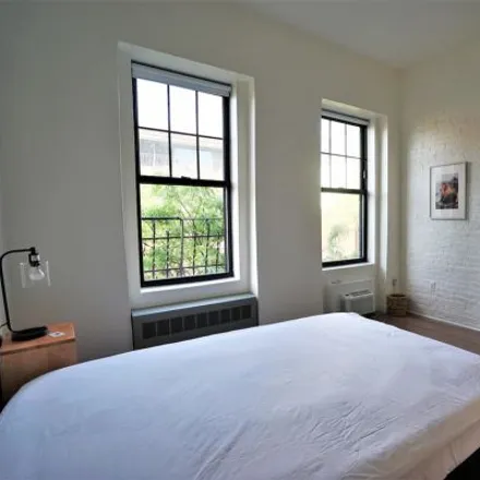 Image 1 - 424 West 47th Street, New York, NY 10036, USA - Room for rent