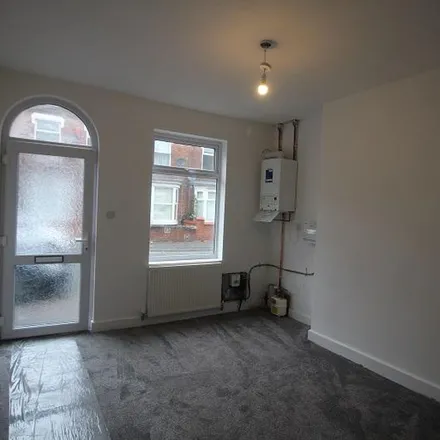 Image 6 - Ford Lane, Crewe, CW1 3AP, United Kingdom - Townhouse for rent