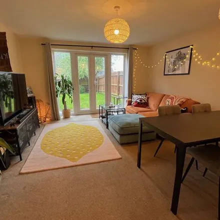 Rent this 3 bed townhouse on Lark Close in Corby, NN18 8RS