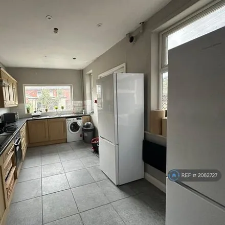 Image 3 - Derby Road, Eccles, M6 5YD, United Kingdom - Townhouse for rent