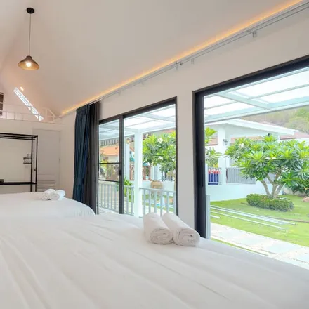 Rent this 4 bed house on Aroy@Huahin in Phetkasem Road, Hua Na