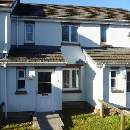 Rent this 2 bed townhouse on Maes Derwenydd in Pencader, SA39 9HF
