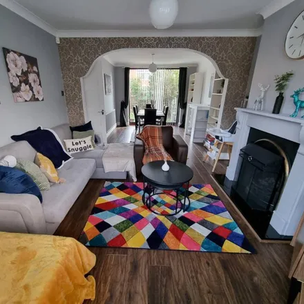 Rent this 3 bed house on Luke Road in Droylsden, M43 7FE