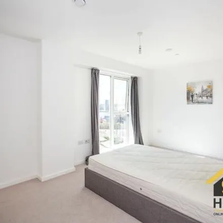 Image 6 - 25 Silvertown Way, London, E16 1DH, United Kingdom - Room for rent
