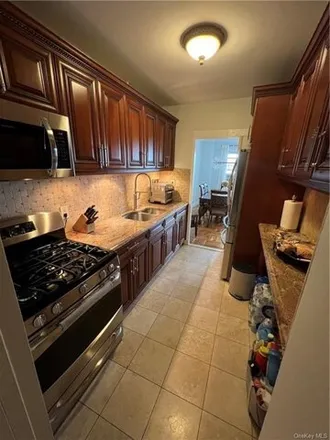 Image 5 - 9 Webb Avenue, New York, NY 10468, USA - Apartment for sale