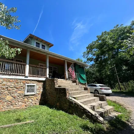 Buy this 2 bed house on 178 Sylva Road in Franklin, NC 28734