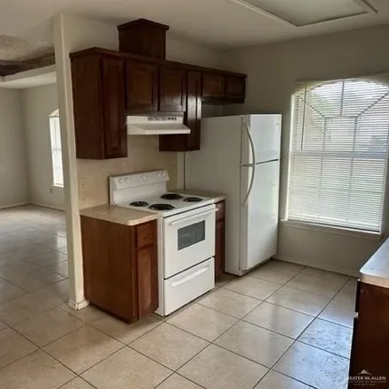 Image 3 - 795 West Bronze Drive, Thrasher Terrace Colonia, Pharr, TX 78577, USA - Apartment for rent