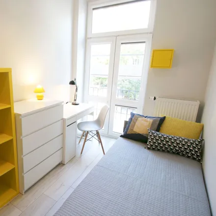 Rent this 4 bed room on Harcmistrza Aleksandra Kamińskiego 20 in 90-221 Łódź, Poland