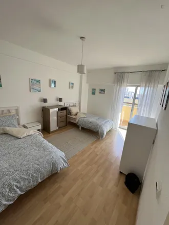 Image 8 - Paradise Beach House, Rua do Juncal 4, 2825-352 Costa da Caparica, Portugal - Apartment for rent