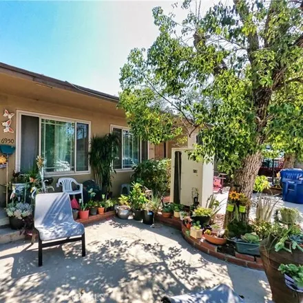 Image 8 - 6988 Radford Avenue, Los Angeles, CA 91605, USA - House for sale