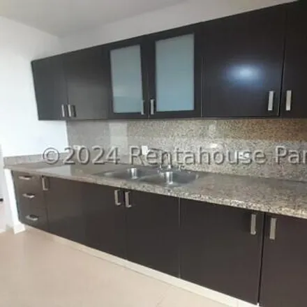 Rent this 3 bed apartment on Avenida de la Rotonda in 0816, Parque Lefevre