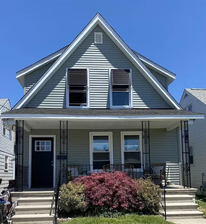 Rent this 4 bed house on 107 North Newark Avenue in Ventnor City, NJ 08406