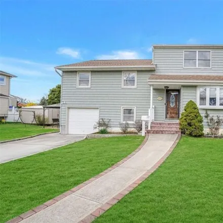 Buy this 5 bed house on 1472 Andrews Place in Wantagh, NY 11793