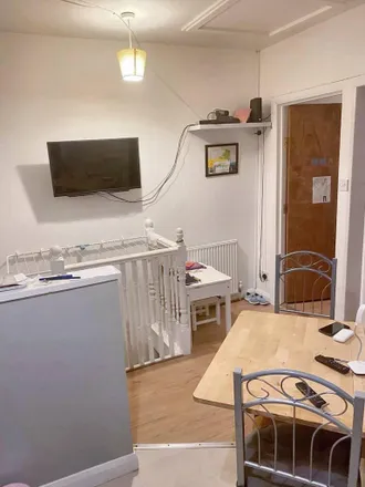 Rent this 2 bed apartment on 55 Buxton Road in London, E17 7EH