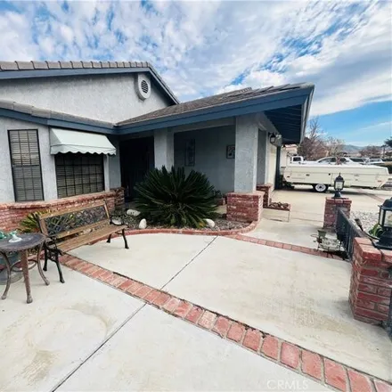 Image 5 - 13447 Sea Gull Drive, San Bernardino County, CA 92395, USA - House for sale