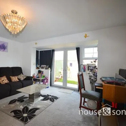 Image 5 - Kings Close, Talbot Village, BH10 4GB, United Kingdom - House for sale